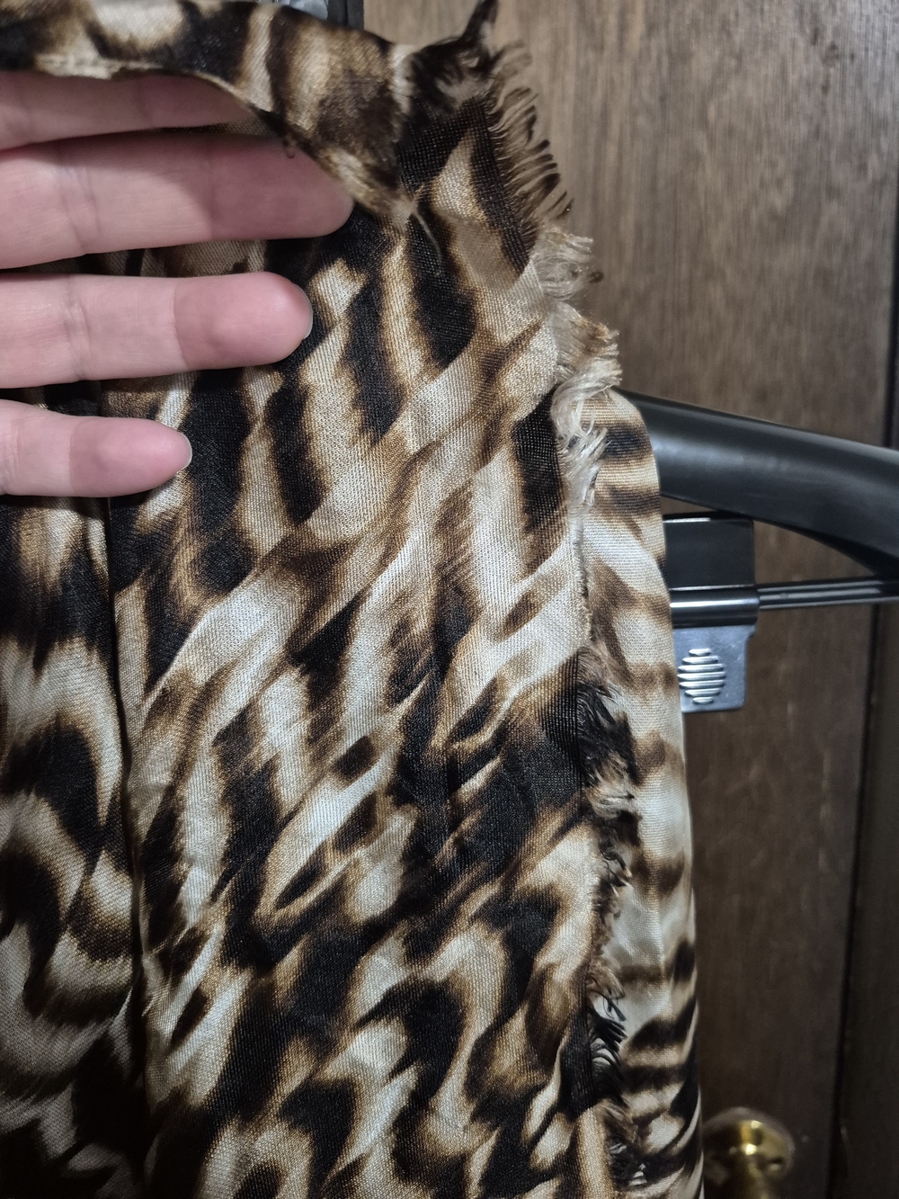 Calvin Klein 100% Silk Animal Print Fringed Scarf Neutral Oblong Wrap - Picture 5 of 6